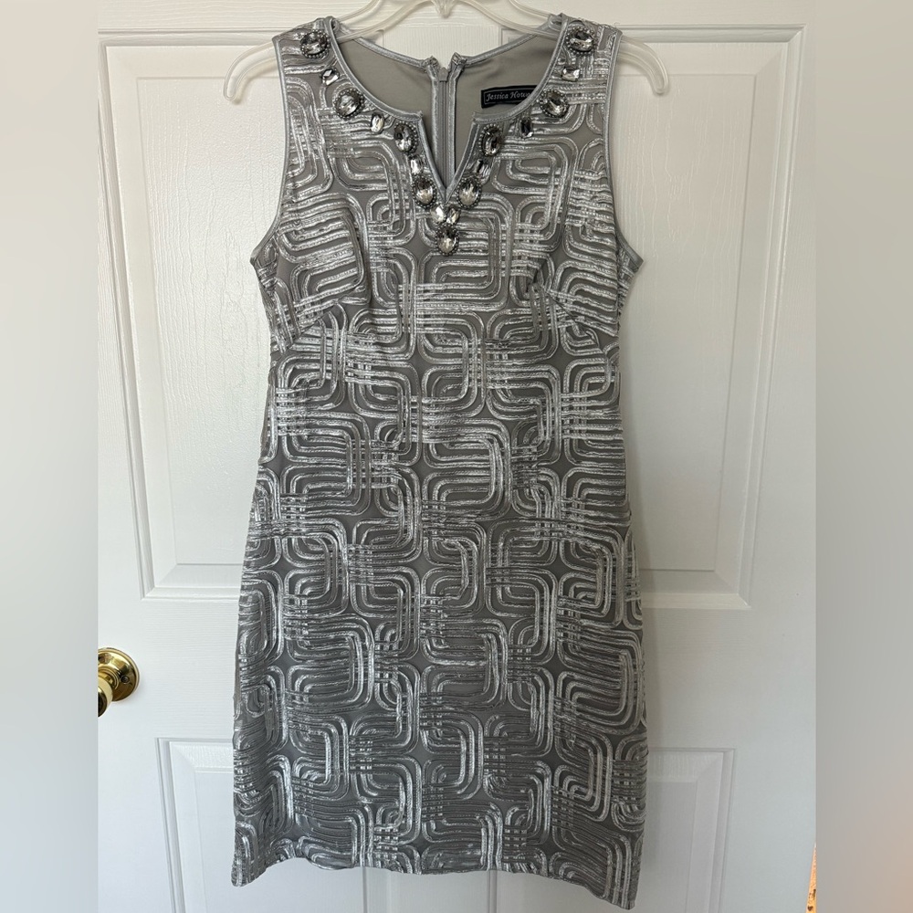 Jessica Howard Silver Sleeveless V-Neck Sheath Dress
